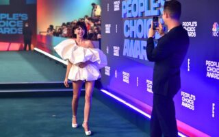 Sarah Hyland Debuted her New Hairstyle at 47th People’s Choice Awards 2021