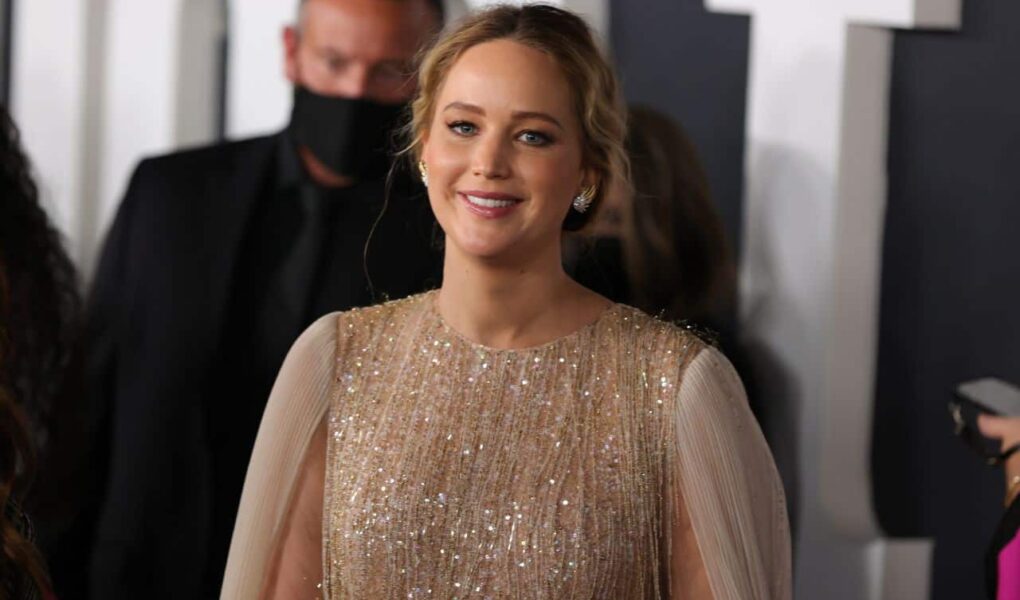 Jennifer Lawrence Glammed Up in a Golden Dress at “Don’t Look Up” Premiere