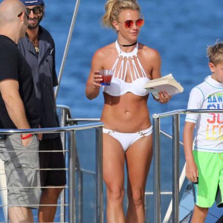 Britney Spears Rocks a White Halter Neck Bikini on a Yacht in Hawaii