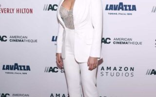 Scarlett Johansson Stuns with her Figure at American Cinematheque Awards