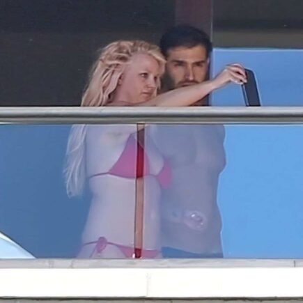 Britney Spears and Sam Asghari Having Fun on the Balcony in Hawaii