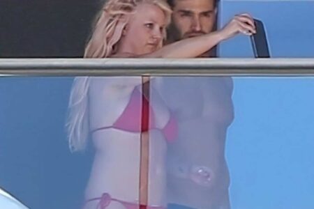 Britney Spears and Sam Asghari Having Fun on the Balcony in Hawaii