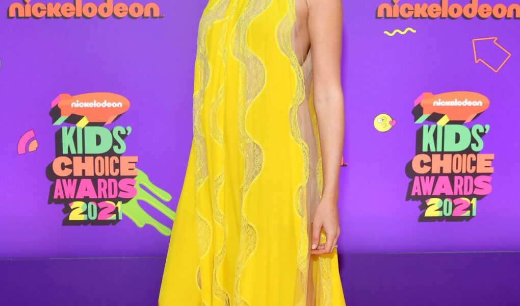 Gal Gadot in Yellow Dress at 2021 Nickelodeon Kid’s Choice Awards