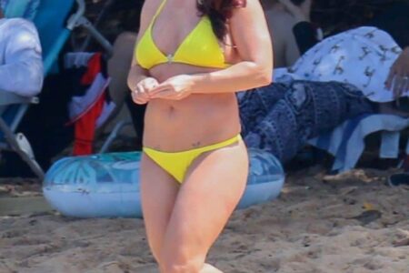 Britney Spears Stuns in a Yellow Bikini on a Beach in Hawaii