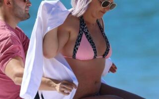 Britney Spears Shows Off Bikini Body in Pink Two-Piece on Hawaii Getaway