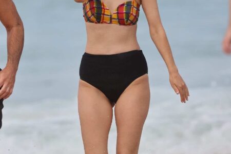 Rose Byrne Shows Off Her Figure in a Retro Bikini at Sydney’s Bondi Beach