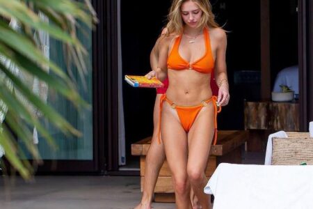 Delilah Belle Hamlin Shares a Passionate Kiss with BF Eyal Booker in Tulum