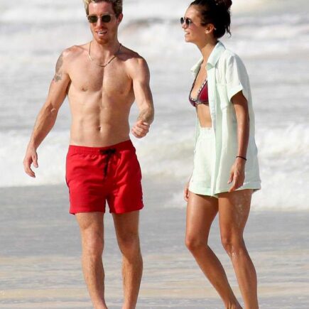 Nina Dobrev and Shaun White Enjoying in PDA Phase in Mexico