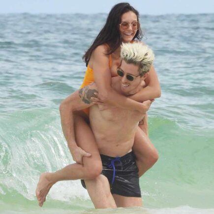 Nina Dobrev Lovingly Kisses her BF Shaun White in The Sea