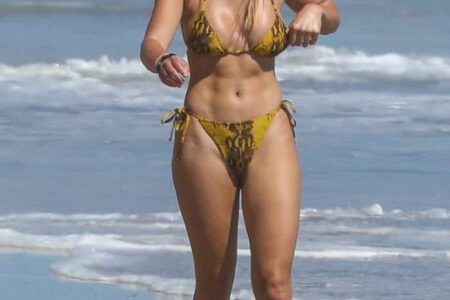 Sofia Richie Shows Off Her Incredible Figure in a Yellow Bikini