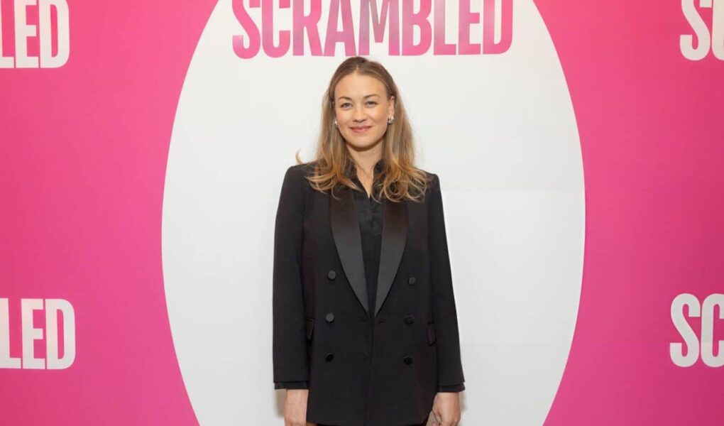 Yvonne Strahovski, a Vision in Black at the “Scrambled” Premiere