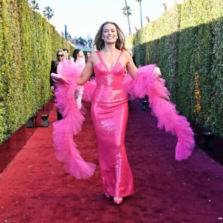 Golden Globe Awards 2024: Margot Robbie Stuns in a Vibrant Pink Gown