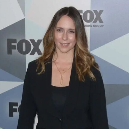 Jennifer Love Hewitt Dazzles in Elegant Suit at Fox Upfront in NYC