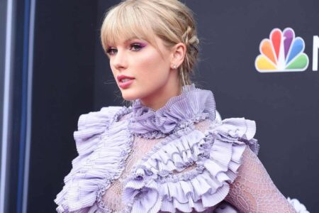 Taylor Swift Dazzles at the Billboard Awards in Lilac Ruffled Mini Dress