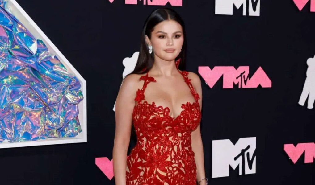 Selena Gomez Blooms in Red Oscar de la Renta Gown at 2023 MTV VMAs