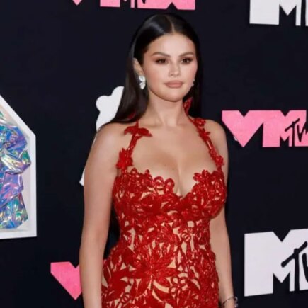 Selena Gomez Blooms in Red Oscar de la Renta Gown at 2023 MTV VMAs