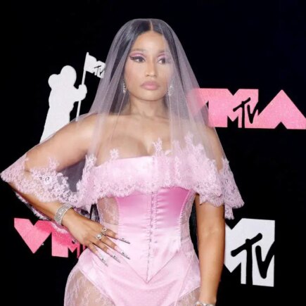 Nicki Minaj Stuns in Show-Stopping Pink Dress at 2023 MTV VMAs