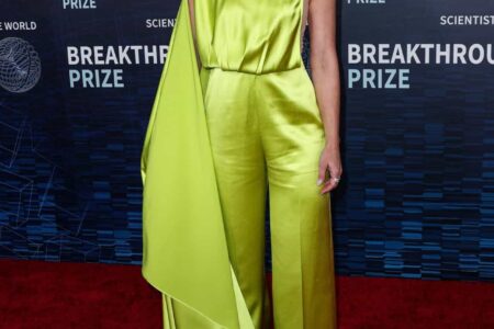 Kristen Bell in a Lime Green Pant Suit at the Breakthrough Prize Ceremony