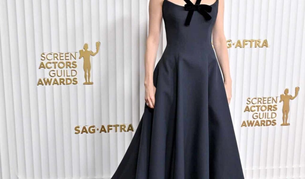 Michelle Williams Posing in Black Dior Dress at SAG Awards 2023