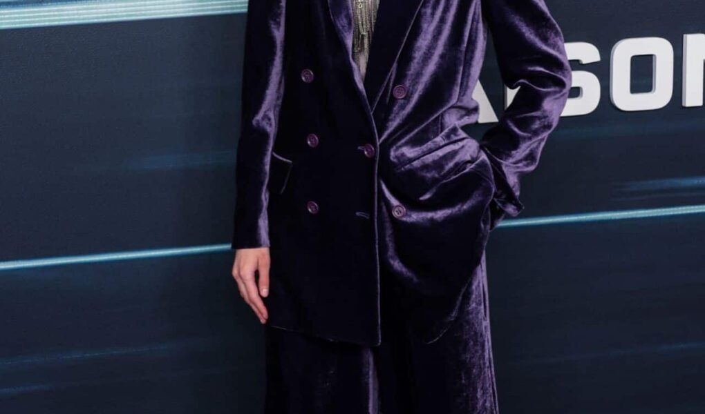 Eva Green Looks Amazing at “Liaison” Premiere in Elegant Velvet Suit