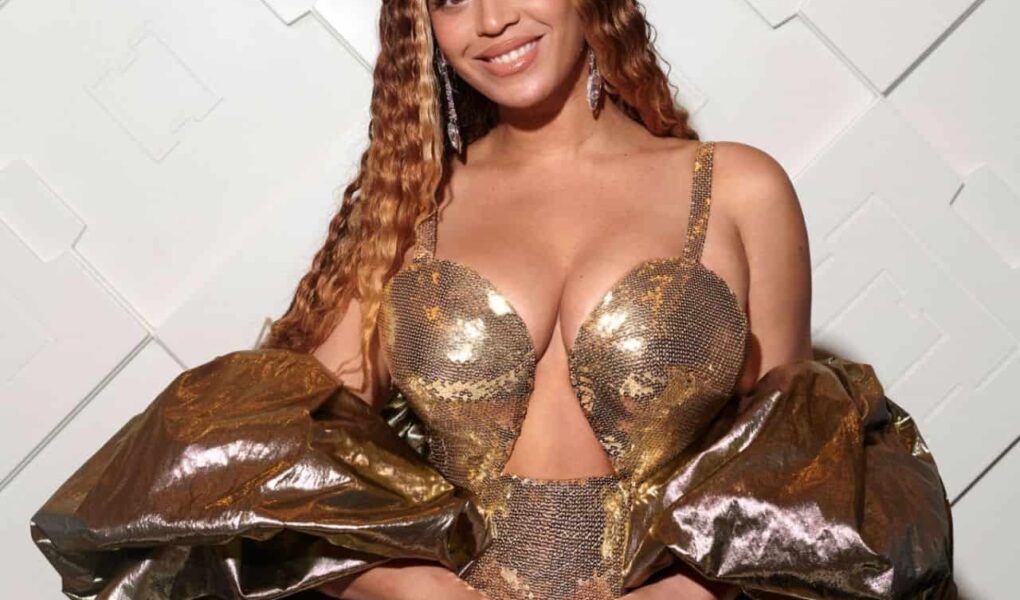 Beyonce Shines in Gold Gown at Dubai’s Atlantis The Royal Hotel Opening