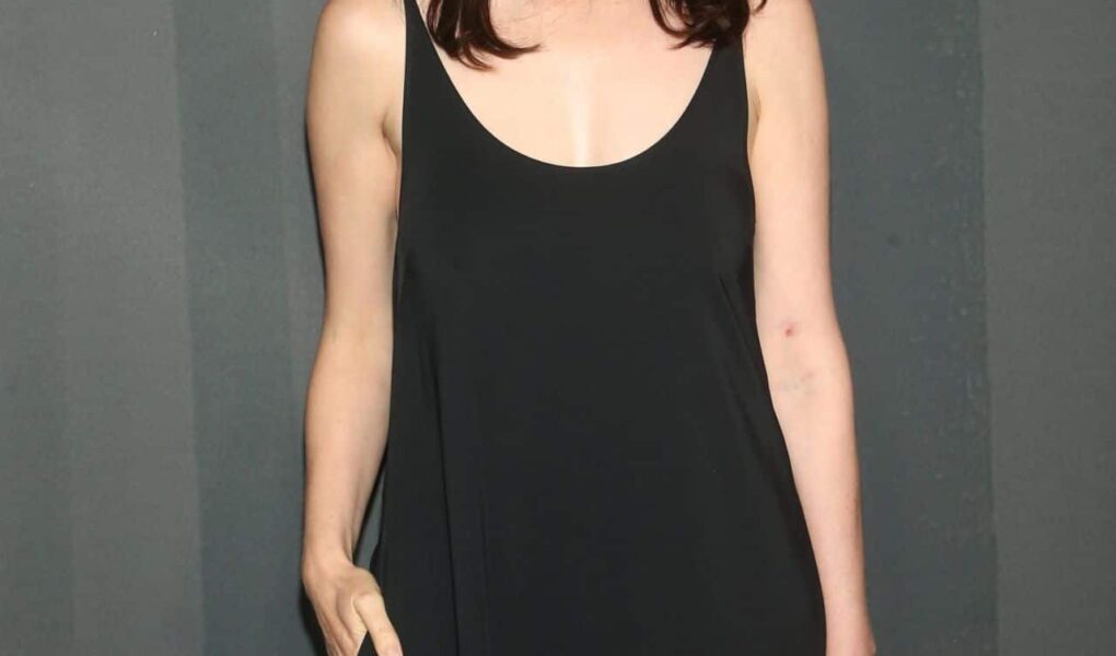 Caitriona Balfe Posed in a Black Dress at “Outlander” Season Six Premiere