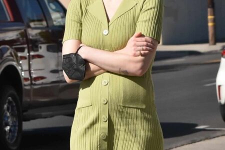 Sophie Turner Shows her Growing Baby Bump During an Outing with her Husband