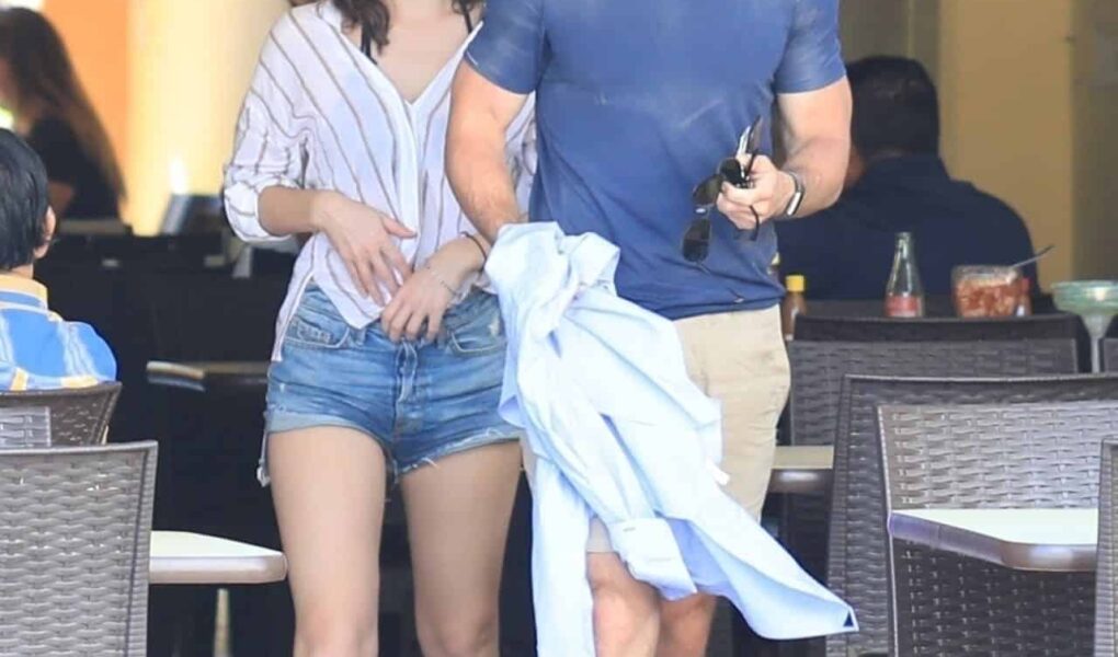 Emma Watson Looks Fantastic in Daisy Dukes During her Quiet Lunch in Mexico