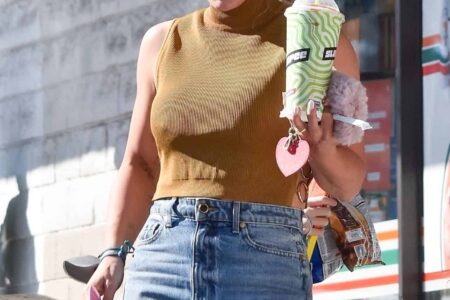 Hilary Duff Stops to Grab a Slurpee at a 7-Eleven in Studio City