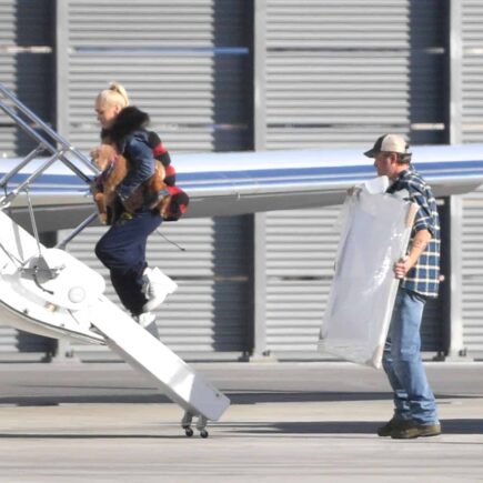 Gwen Stefani Sports an Old Coca-Cola T-Shirt as she Boards a Private Jet