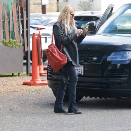 Ashley Benson Looked Awesome Spending Some Time with her Mom in Los Angeles