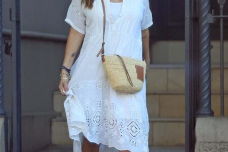 Natalie Imbruglia was a Lovely Sight in White as she Strolled in Sydney