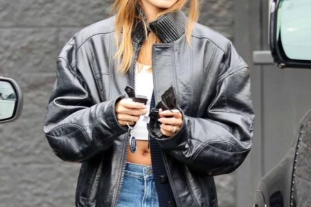 Hailey Bieber Flaunts her Firm Abs During Last-minute Christmas Shopping