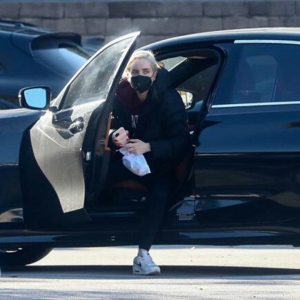 Zoe Lister-Jones Rushes to her Pilates Class in Beverly Hills