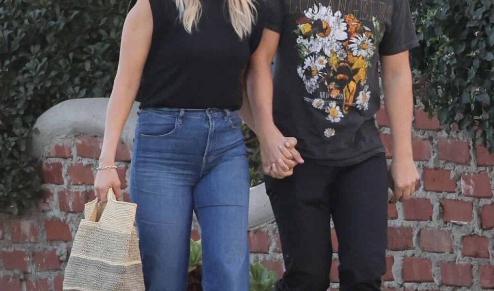 Malin Akerman Holding Hands with her Husband During Shopping in Los Feliz