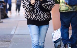 Kate Hudson Strolls Down a New York Street Looking Incredibly Chic