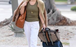 Olivia Wilde Hurries on a Flight to Boston to be with her BF Harry Styles