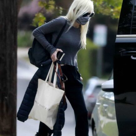 Anna Faris Headed to a Recording Studio in Los Angeles