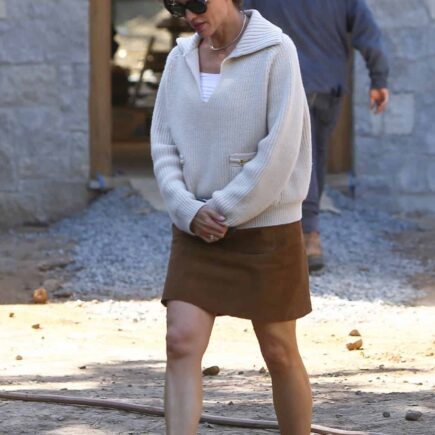 Jennifer Garner’s Fall Style a Suede Mini Skirt and a Knit Sweater