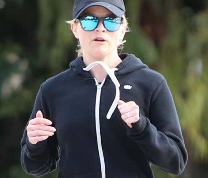 Reese Witherspoon Morning Jog in Brentwood
