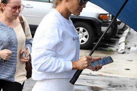 Jennifer Lopez Arrives at the Gym in Miami
