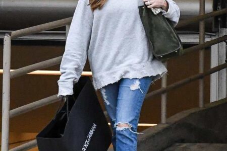 Sofia Vergara in Ripped Jeans Out in Beverly Hills