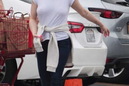 Ariel Winter Leaving Grocery Shopping in Studio City