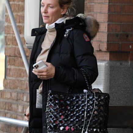 Uma Thurman Signed Autographs Outside her Hotel in New York