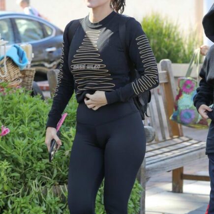 Kourtney Kardashian Black Sporty Chic Look Near Calabasas Farmer’s Market