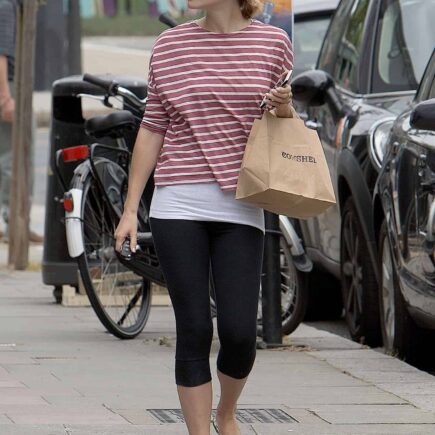 Emma Watson Stuns in a Casual Outfit as she Returns from Shopping