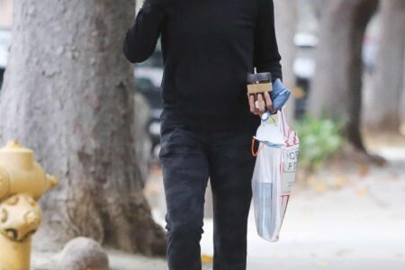 Jennifer Garner Looked Fresh-faced while Running Errands in Brentwood