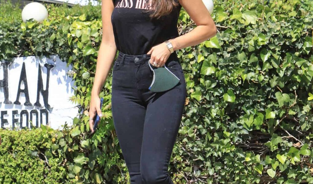 Eiza Gonzalez Out in Los Angeles with Friend for Lunch