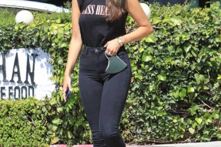 Eiza Gonzalez Out in Los Angeles with Friend for Lunch