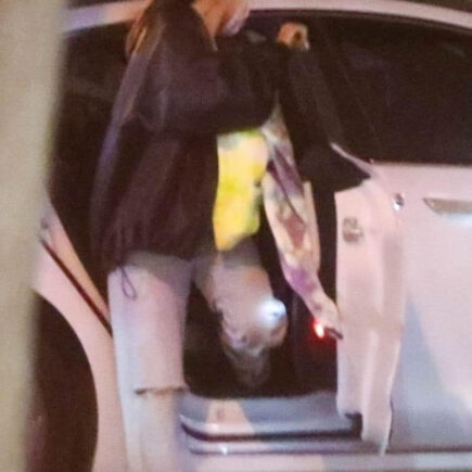 Ariana Grande Out in Casual Clothes with Friends in LA